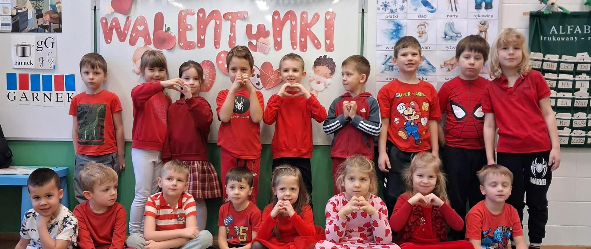 Przedszkolaki podczas obchodów Walentynek 