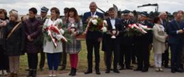Delegacje składające kwiaty