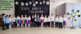 Dzieci w trakcie występu