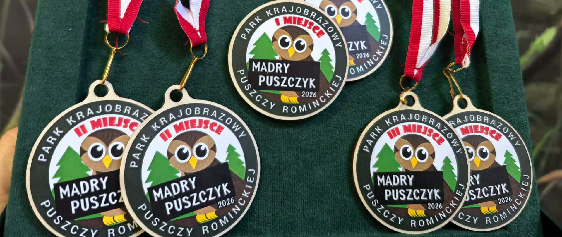 21 kwietnia 2026 roku w siedzibie Parku Krajobrazowego Puszczy Rominckiej w Żytkiejmach odbyła się V edycja konkursu wiedzy przyrodniczej „Mądry Puszczyk 2026”. Do konkursu przystąpiło uczniowie klas I-III z 7 szkół podstawowych powiatu gołdapskiego. Konkurs prowadzony był w formie turnieju składającego się z pięciu konkurencji sprawdzających wiedzę o przyrodzie Polski i jej ochronie. Mimo wysokiego poziomu pytań, wszyscy uczestnicy świetnie poradzili sobie z zadaniami, a o zwycięstwie decydowały pojedyncze punkty. Miejsca w konkursie przyznano sześciu drużynom, które zdobyły najwyższą liczbę punktów. 