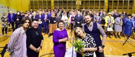 Zdjęcie przedstawia uczestników wydarzenia - Gminnego Dnia Kobiet