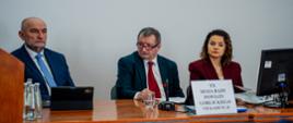 Przewodniczący Rady Powiatu Gorlickiego Krzysztof Zagórski wraz z Wiceprzewodniczącą Mariolą Spólnik i Wiceprzewodniczącym Jerzym Haberkiem