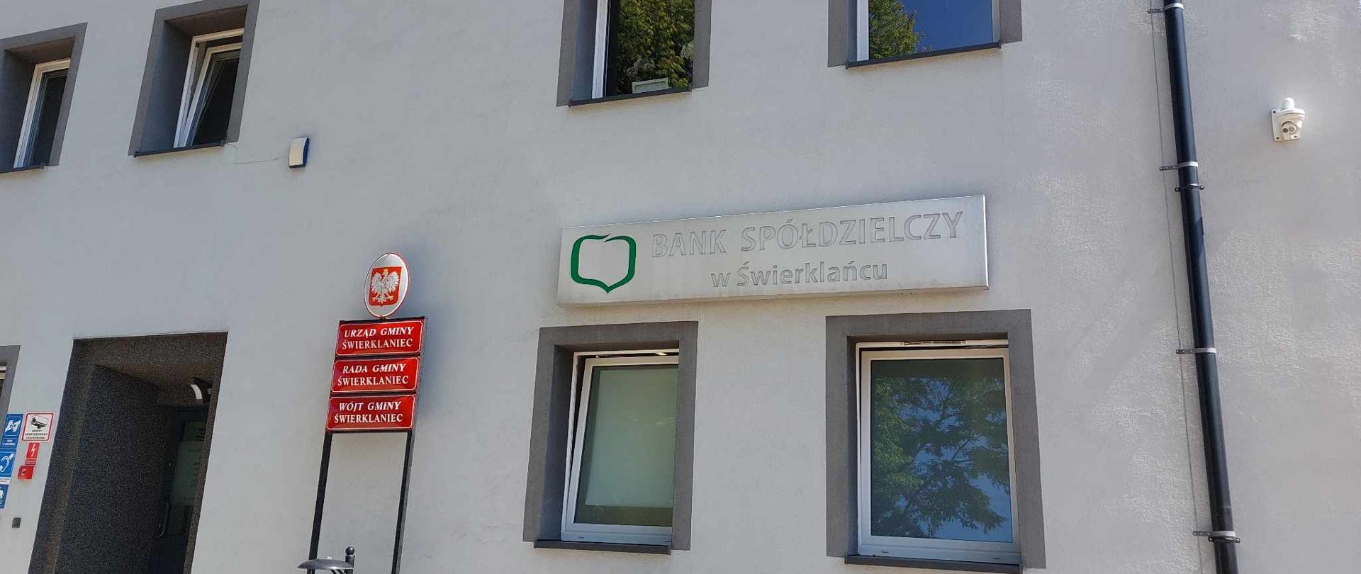 Filia Banku Spółdzielczego w Świerklańcu przy ul. Młyńskiej 3 w Świerklańcu. Napis na elewacji urzędu