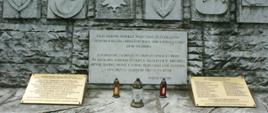Tablica pamiątkowa przy pomniku Bitwy o Monte Cassino w Warszawie