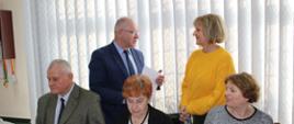 Starosta Hajnowski wręcza nominację członkom Powiatowej Społecznej Rady 