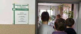 Młodzież przemierza urzędowe korytarze - wizyta w Wydziale Komunikacji i Dróg