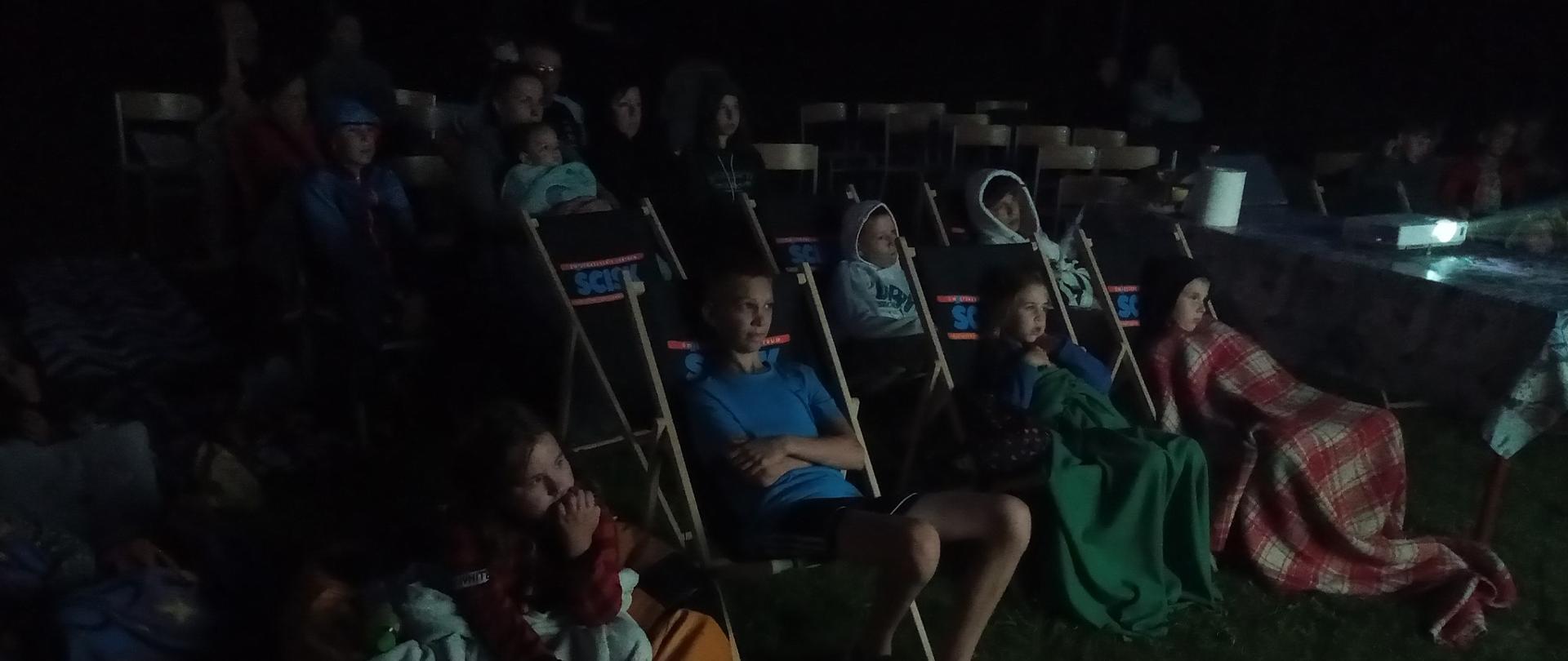 PLENEROWE KINO W ŚWIETLICY ŚRODOWISKOWEJ W ŚWIRNIE