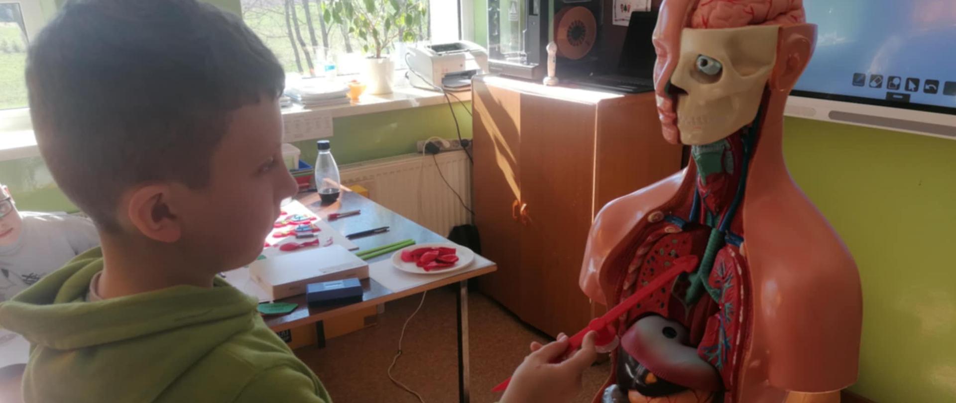 Zajęcia z projektu "Planeta Zdrowia" w kl. III ze Szkoły Podstawowej im. Jana Pawła II w Żarnowie