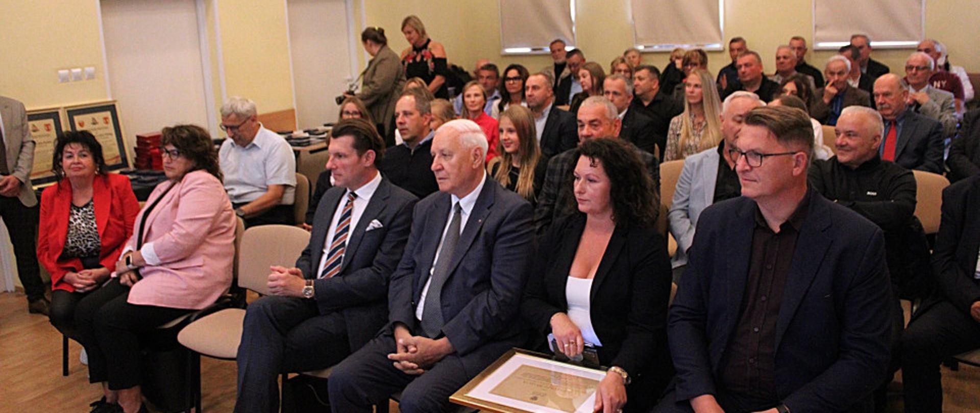 Podczas jubileuszowej sesji wspominano najważniejsze momenty w historii gorlickiego tenisa stołowego