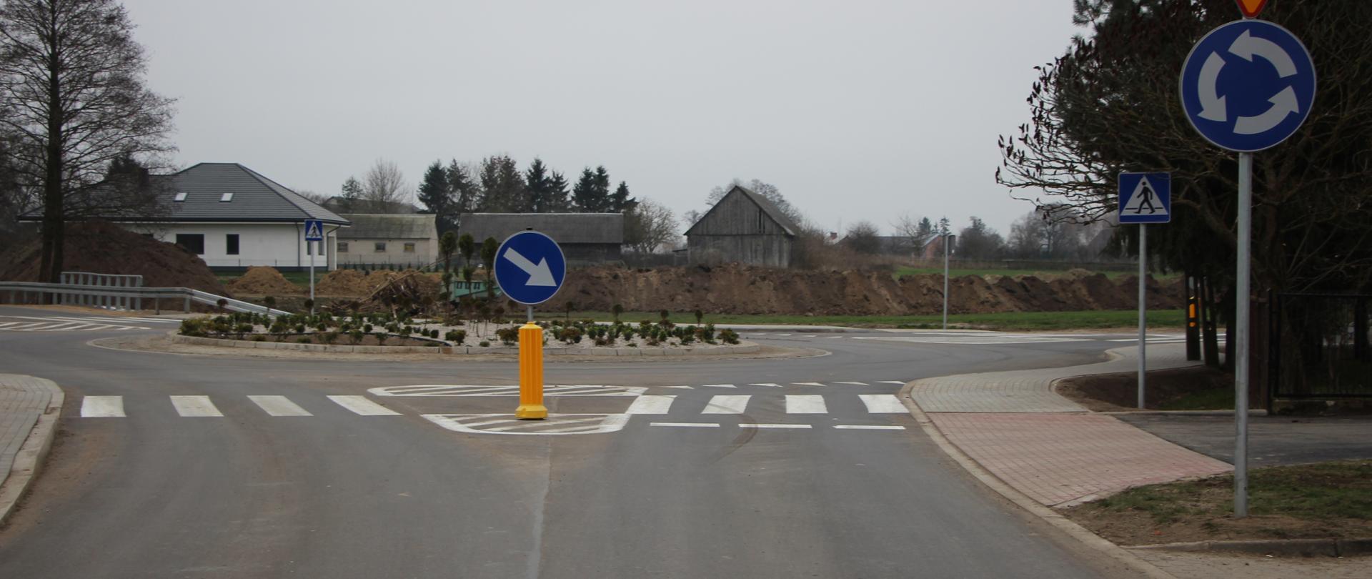 Zakończono prace drogowe związane z przebudową skrzyżowania dróg powiatowych Nr 2025B i 2030B w miejscowości Srebrna