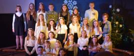 Noworocznie z Jedynką koncert kolęd i pastorałek w wykonaniu uczniów ze Studia Piosenki SP1.