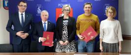 Podpisanie umowy na modernizację schodów przy ZS 3 w Kraśniku
