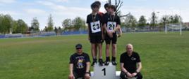 Dekoracja zawodników - zdjęcia na podium