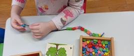 Dzieci w trakcie zajęć terapeutycznych z pedagogiem specjalnym 