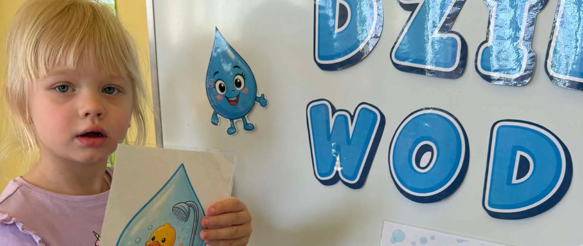 Dziewczynka z ilustracją jak dbać o wodę