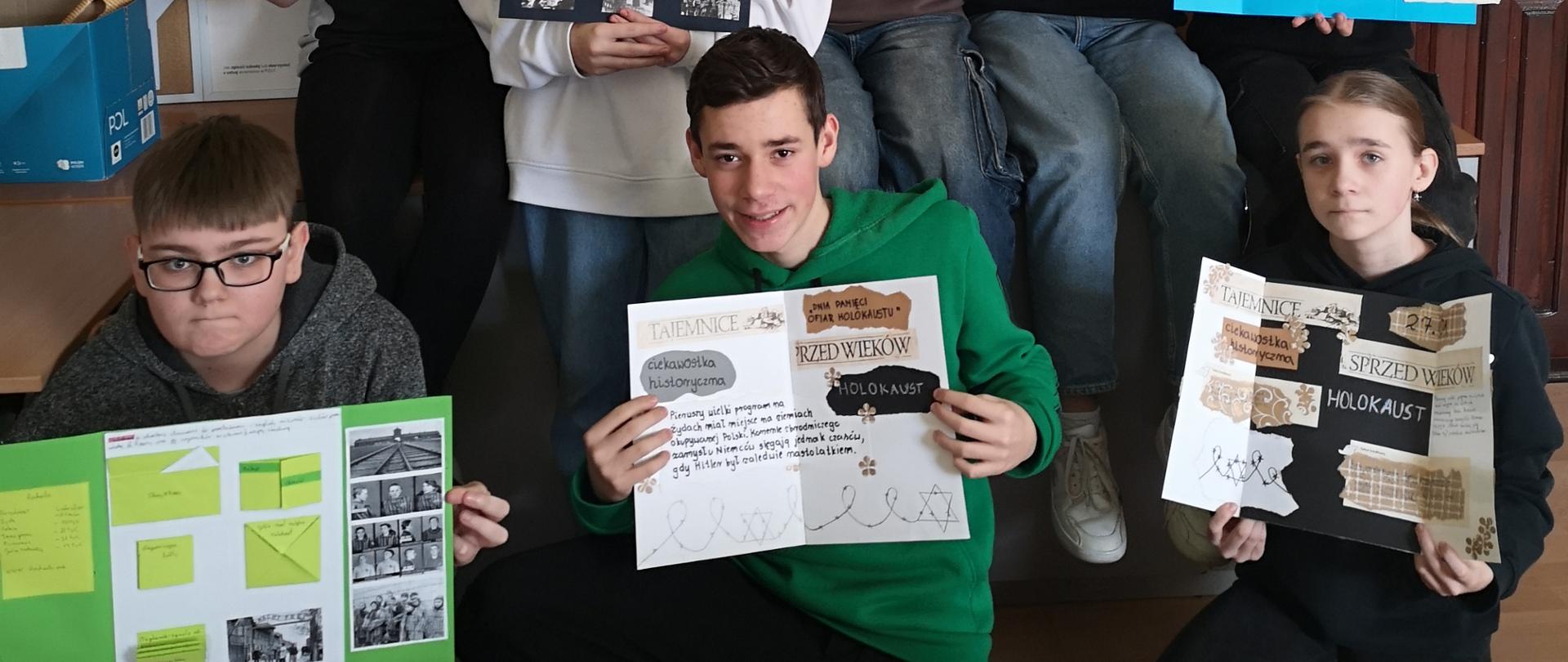 Uczniowie prezentują swoje prace