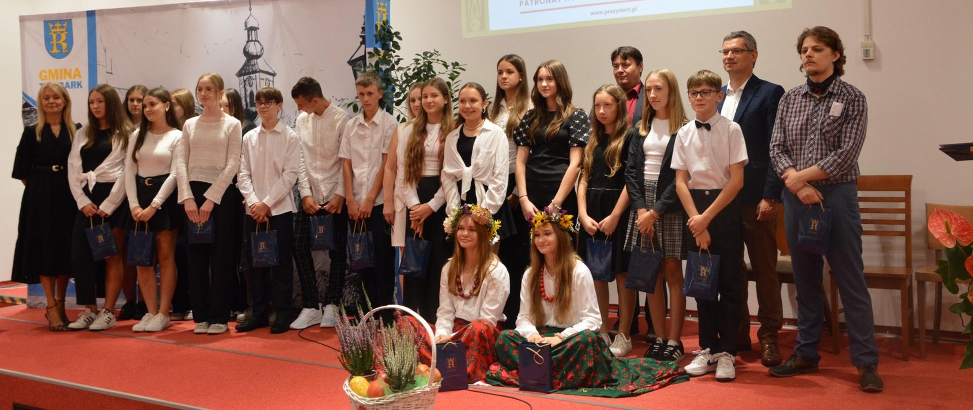Narodowe Czytanie poezji Jana Kochanowskiego w Tymbarku