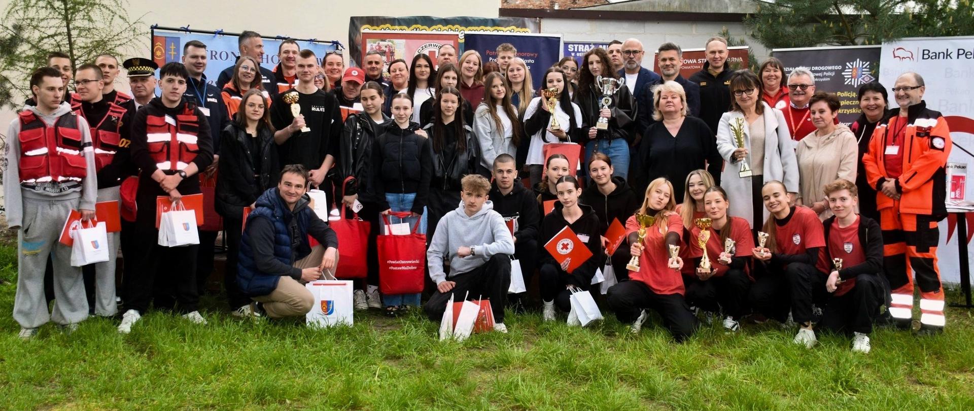 Młodzież gotowa ratować życie – Liceum Ogólnokształcące Nr II na podium zawodów PCK