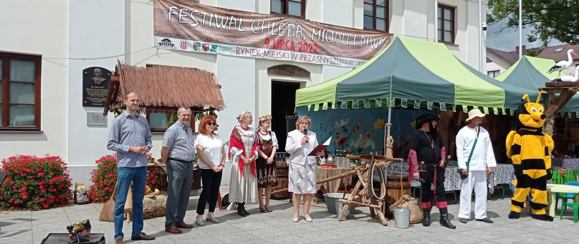 Pierwszy Festiwal Chleba, Miodu i Piwa odbył się 9 lipca 2022 roku na rynku miejskim w Przasnyszu. Świętowanie rozpoczęto punktualnie w południe, kiedy z okien ratusza po raz pierwszy został na żywo odegrany hejnał miasta Przasnysz.