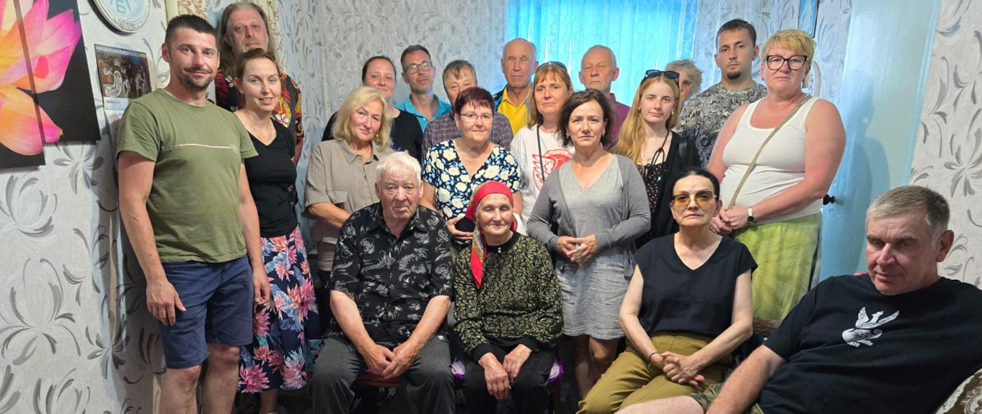 grupa wolontariuszy w Kazachstanie