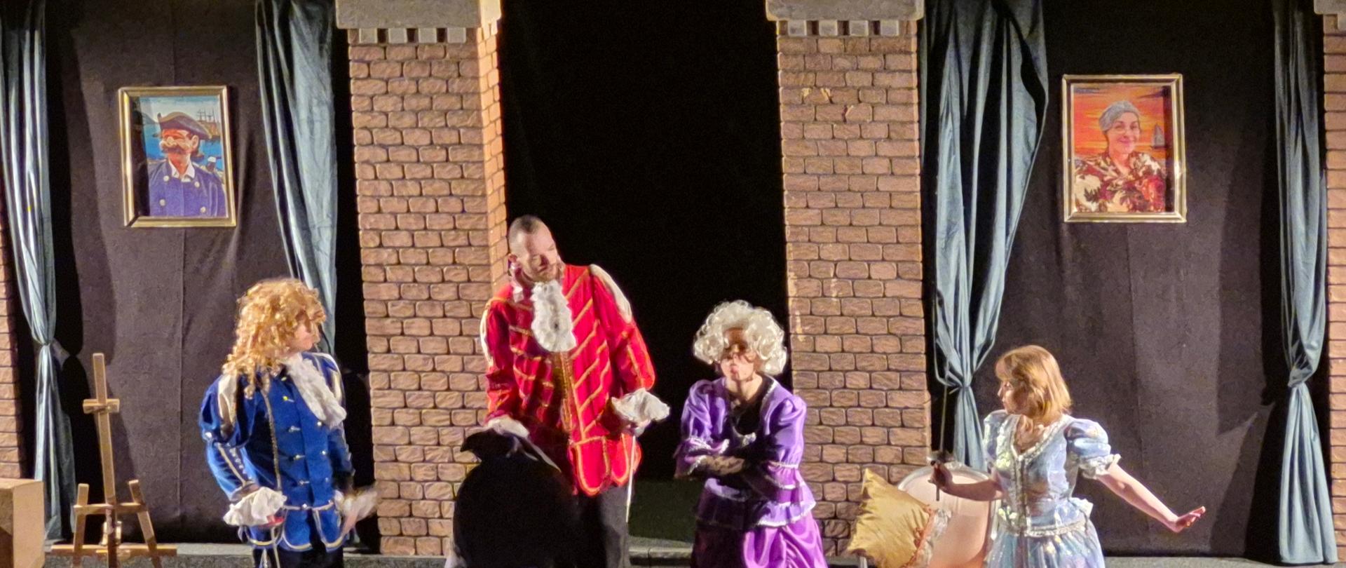 Przedstawienie teatralne "Kopciuszek"- aktorzy na scenie