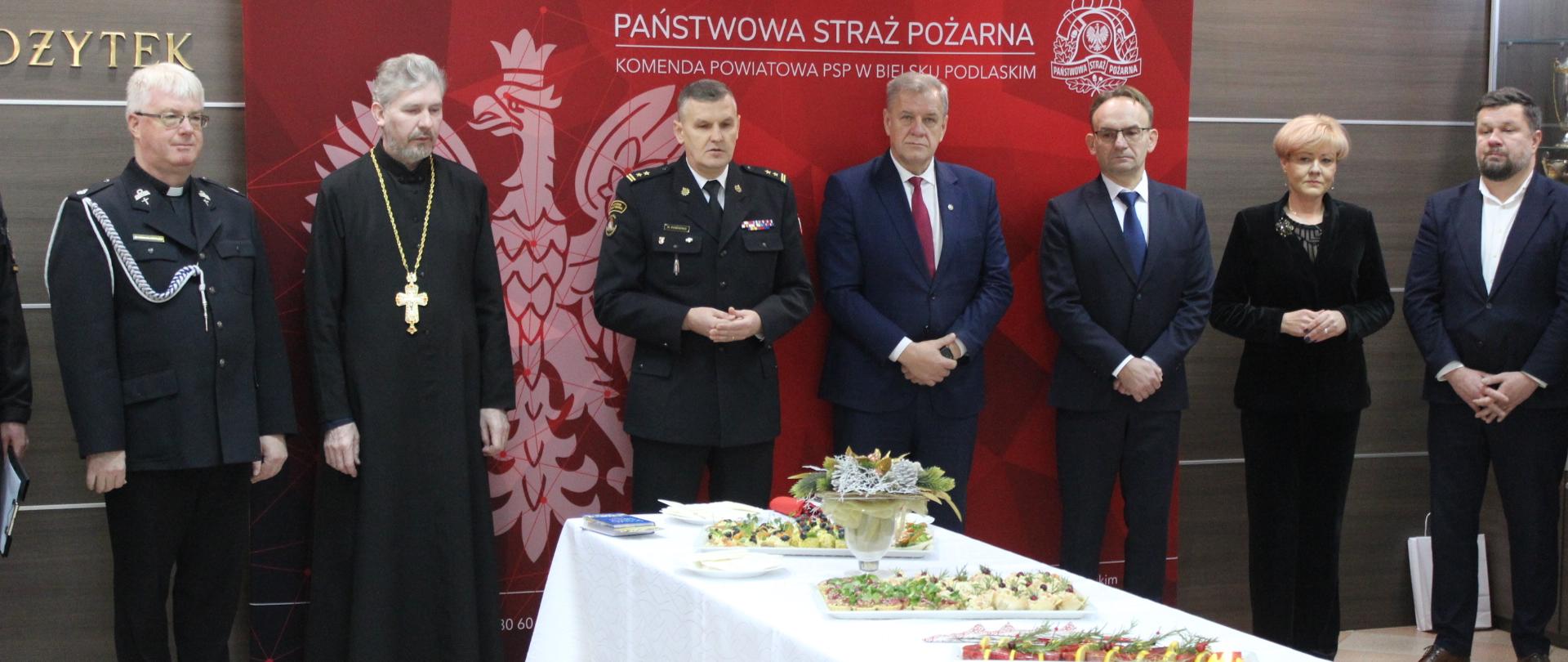 Starosta Sławomir Snarski oraz wicestarosta Piotr Bożko wzięli udział w spotkaniach opłatkowych zorganizowanych przez służby mundurowe w Bielsku Podlaskim