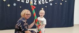 Pasowanie na przedszkolaka z udziałem dzieci i Pani Dyrektor.