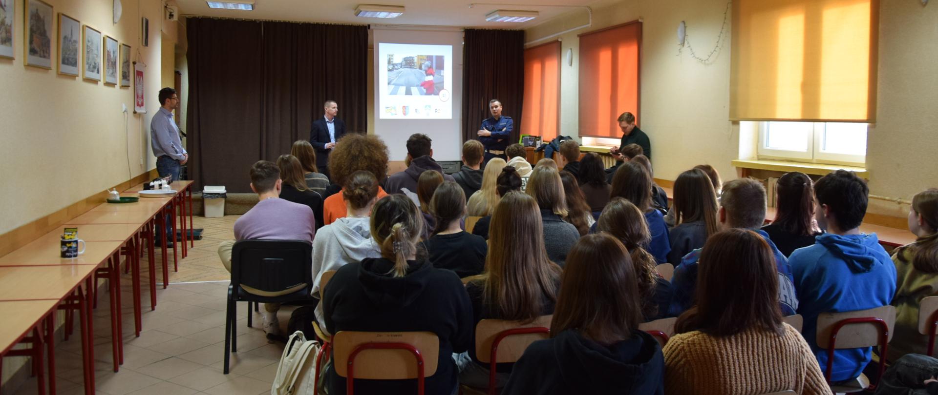 O bezpieczeństwie na drogach w szkołach ponadpodstawowych
