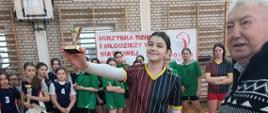 Moment wręczania medali i statuetek