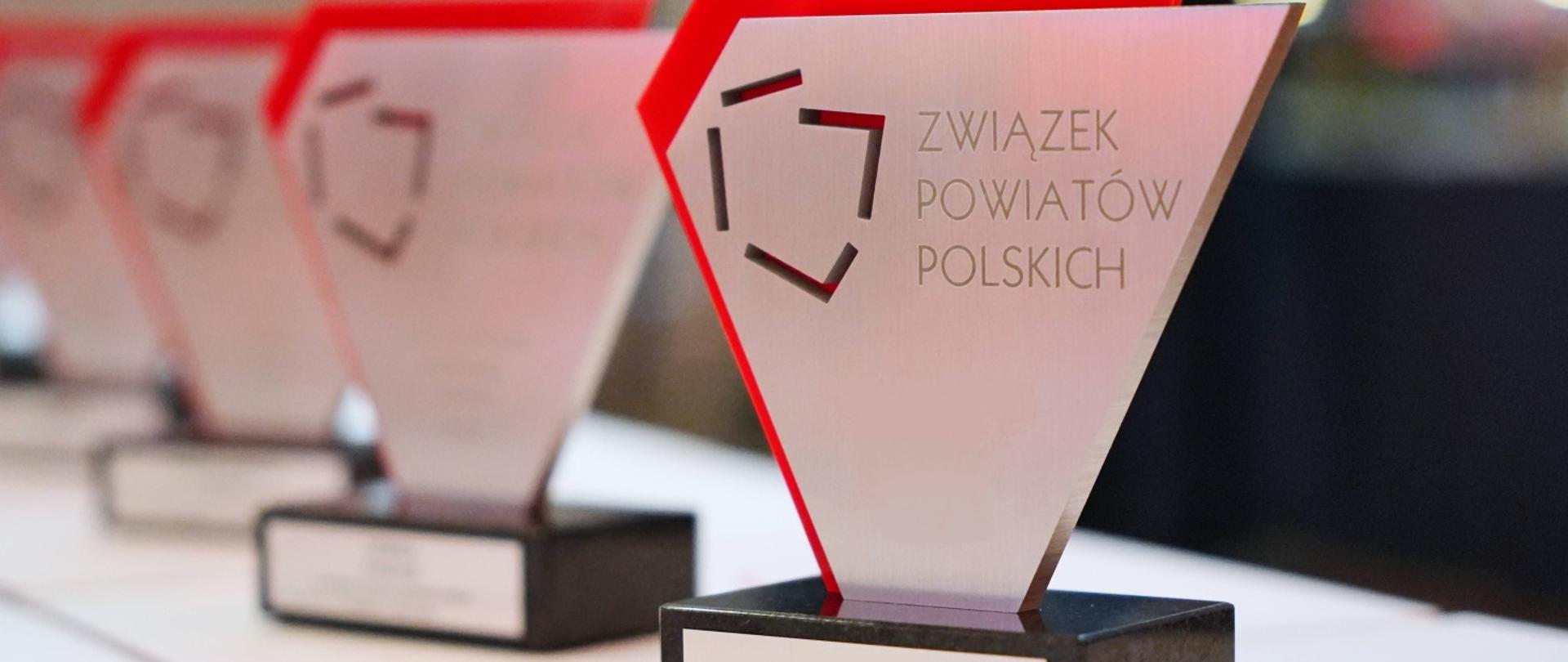 Statuetki Związku Powiatów Polskich