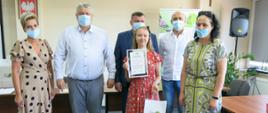 Wspólne zdjęcie organizatorów wraz z laureatką konkursu 