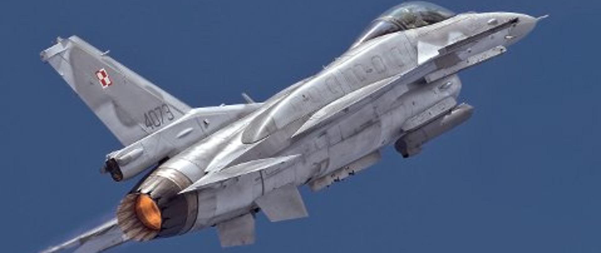 Zdjęcie przedstawia samolot f -16 bedący na wyposażeniu Polskich sił zbrojnych
