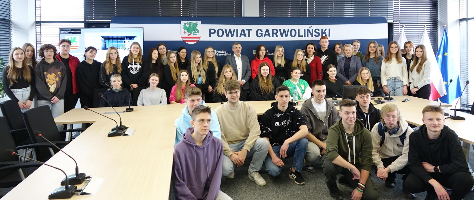Uczniowie LO im. J.Lelewela w Żelechowie w Starostwie Powiatowym w Garwolinie