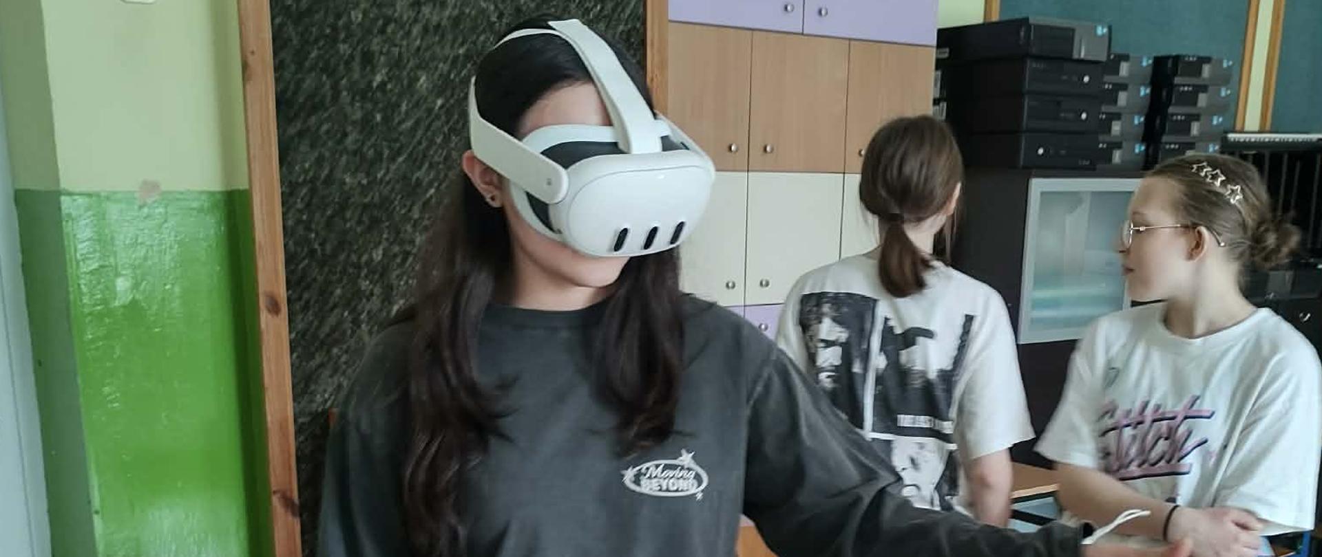Zajęcia praktyczne na goglach VR w Szkole Podstawowej im. Jana Pawła II w Żarnowie