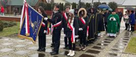 Uczestnicy uroczystości na skwerze Jana Pawła II