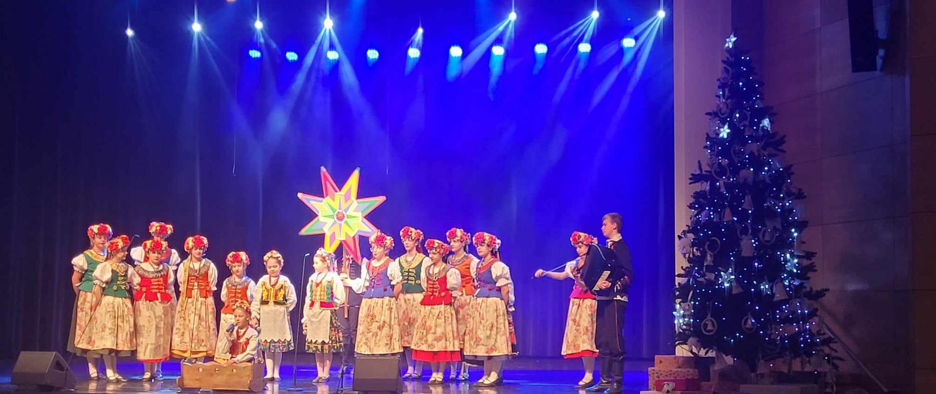 Aktorzy na scenie 