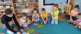 Dzieci w trakcie zajęć angielskiego