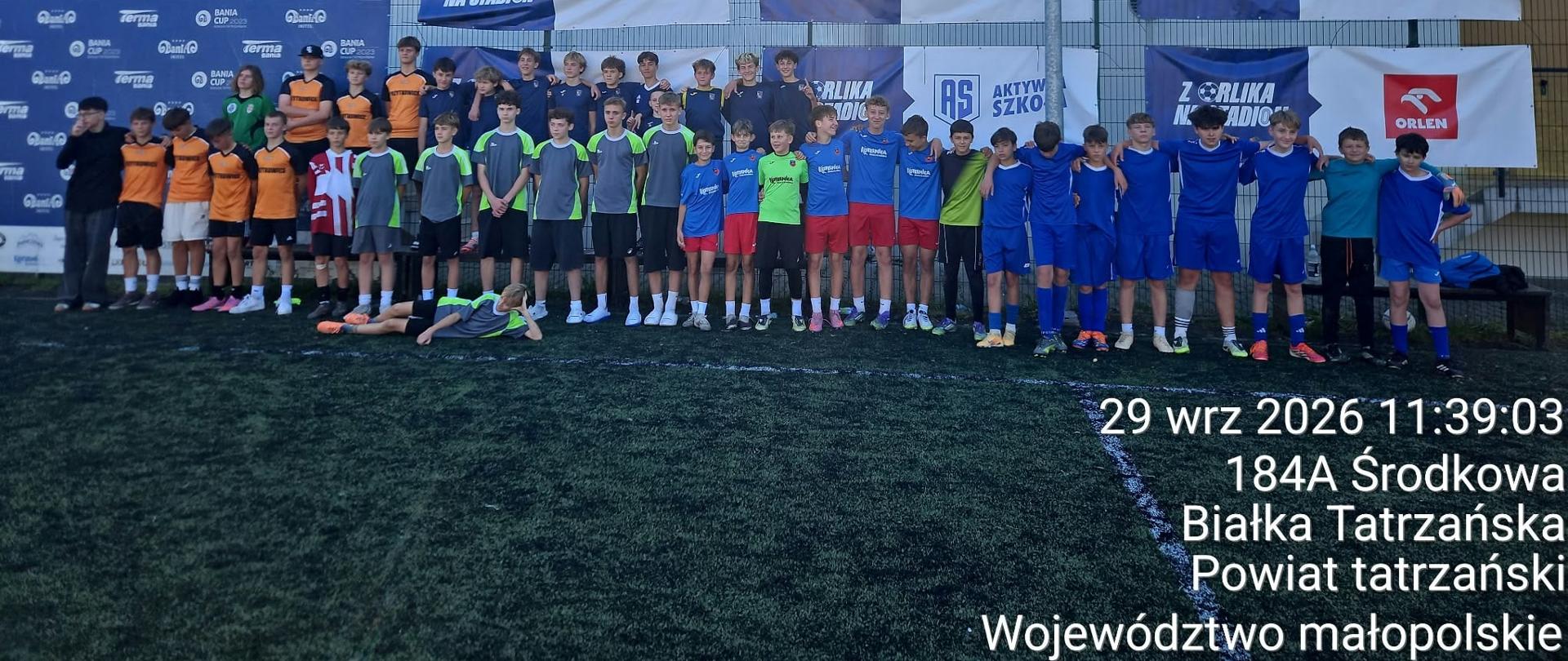 Drużyny piłkarskie w czasie turnieju "Z Orlika na Stadion"