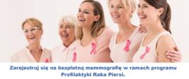 Pięć uśmiechniętych kobiet z przypiętymi na piersiach różowymi kokardami.