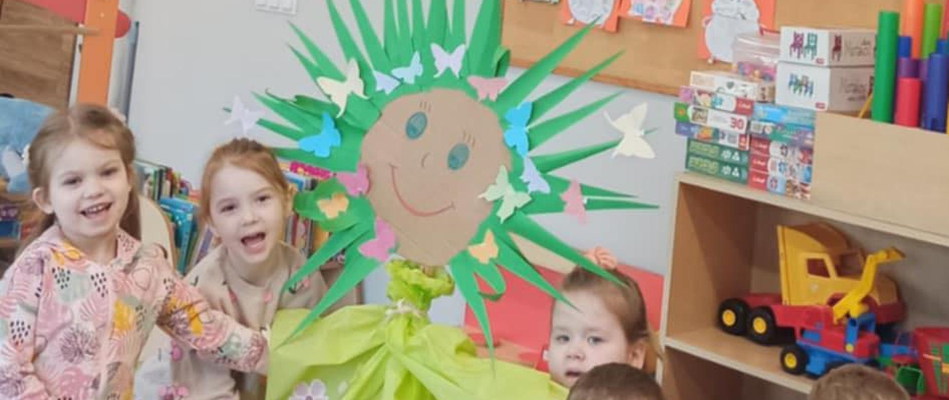 Pierwszy Dzień Wiosny u przedszkolaków - Szkoła Podstawowa im. Jana Pawła II w Żarnowie