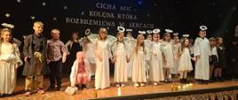 O świąteczną atmosferę zadbali uczniowie klas I-III oraz nauczyciele, uczniowie i rodzice. 