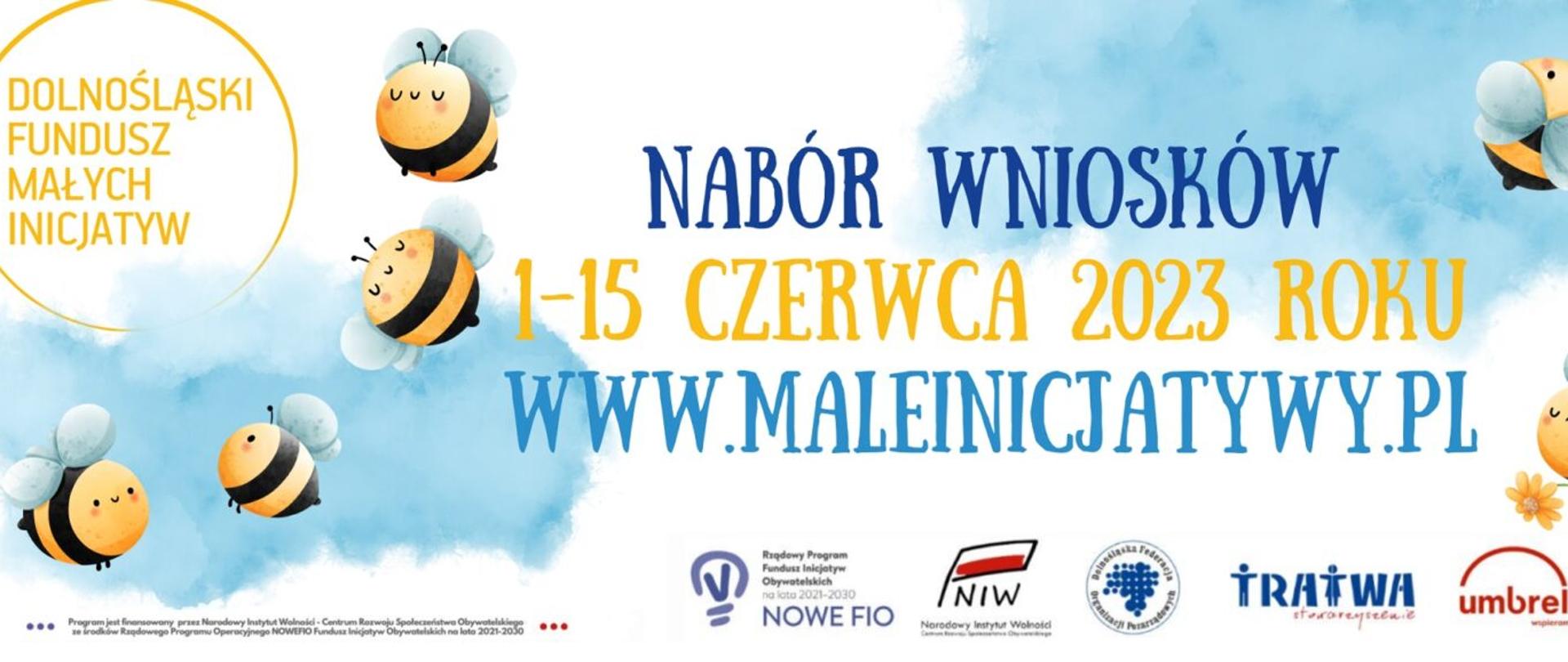 Pszczoły latają w chmurach obok napisu 