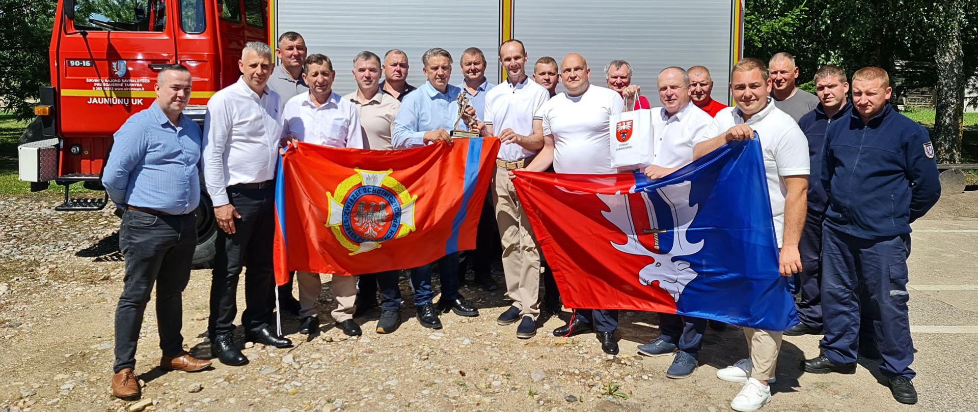 na grupowym zdjęciu uczestnicy wizyty na Litwie z 12-13 lipca 2025 roku 