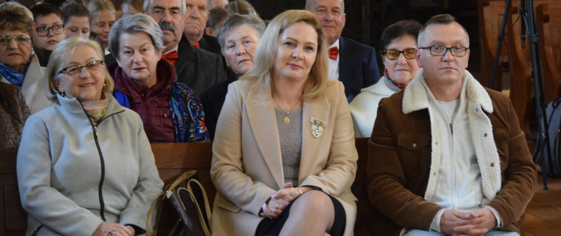 Komisja konkursowa od lewej Celina Sawicka p.o. Dyrektora GOUK w Kalnicy, Ewelina Kuczyńska Skarbnik Gminy Brańsk, Adam Soluch nauczyciel muzyki ZS w Brańsku.