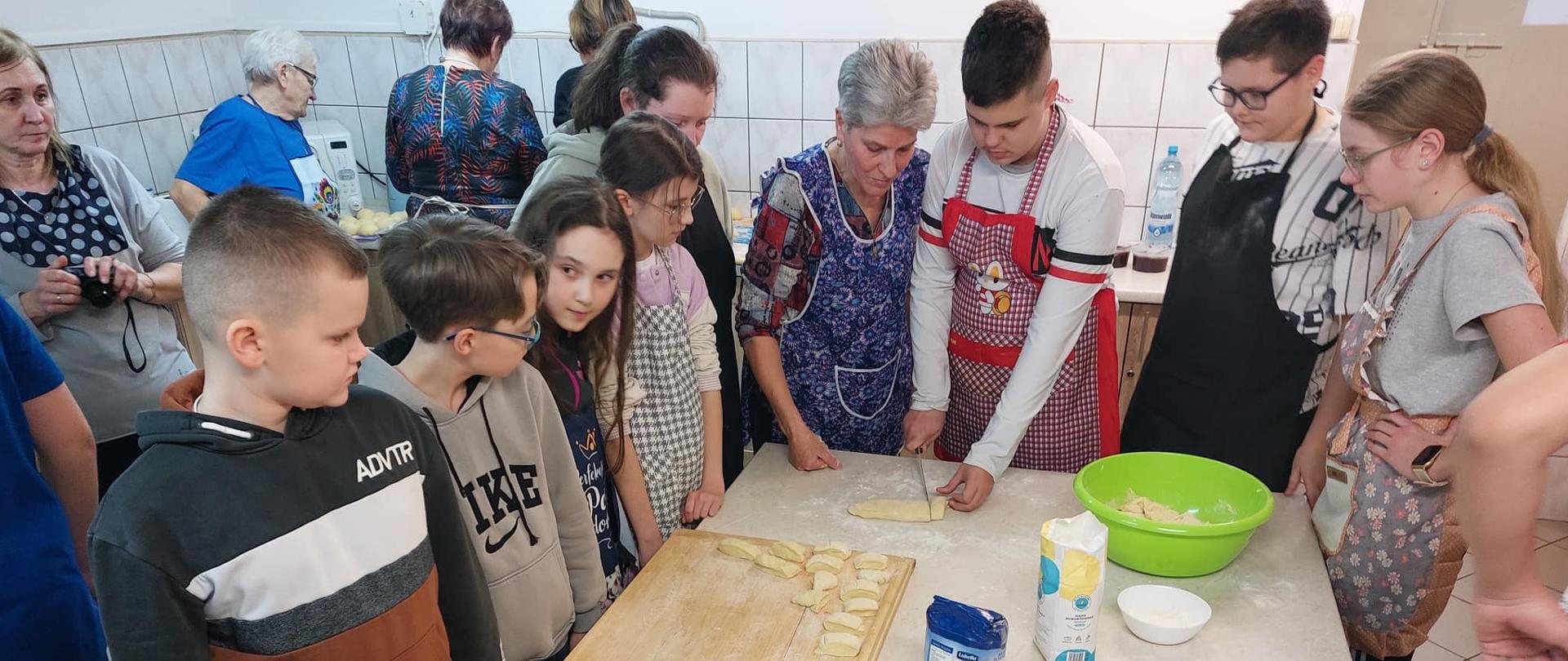 Warsztaty regionalne - Szkoła Podstawowa im. Jana Pawła II w Żarnowie