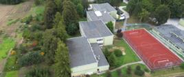 Budynek Zespołu Szkół w Piotrkowicach Małych przed modernizacją z lotu ptaka