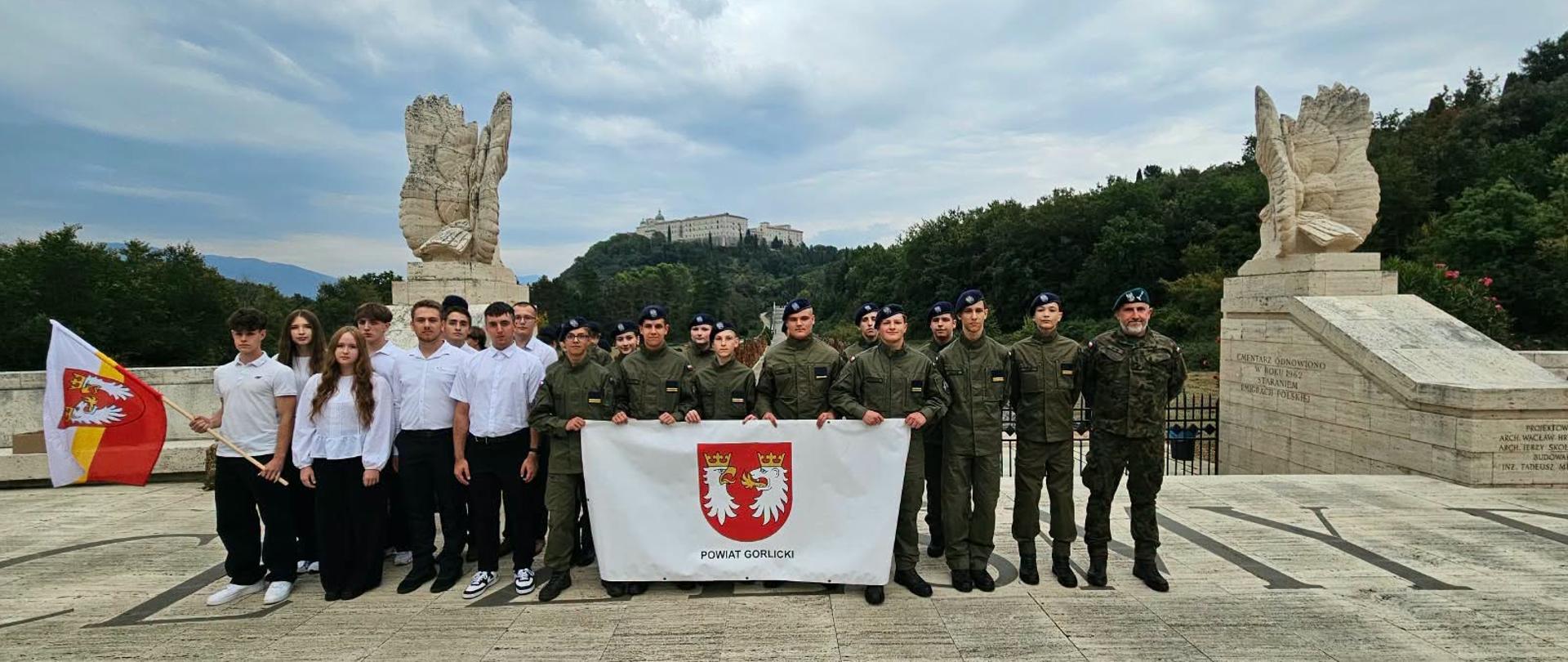 Jednym z najważniejszych punktów Zlotu była uroczystość na Polskim Cmentarzu Wojennym na Monte Cassino
