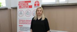 Przedstawicielka firmy Danwood na stoisku promocyjnym firmy