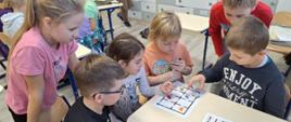 Uczniowie klasy 3a programują Ozobot
