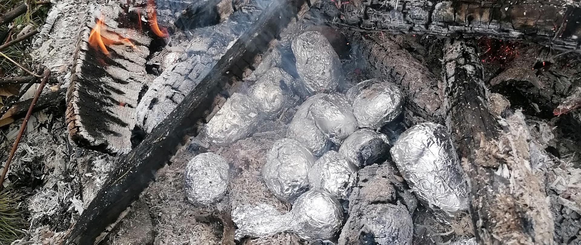 ziemniaczki w ognisku